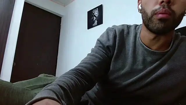 Snapshot of Hendry_ chatting on January 29, 2025, 1:58 am Hendry online show from January 29, 2025, 1:58 am