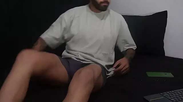 Snapshot of Hendry_ chatting on February 7, 2025, 11:13 pm Hendry online show from February 7, 2025, 11:13 pm