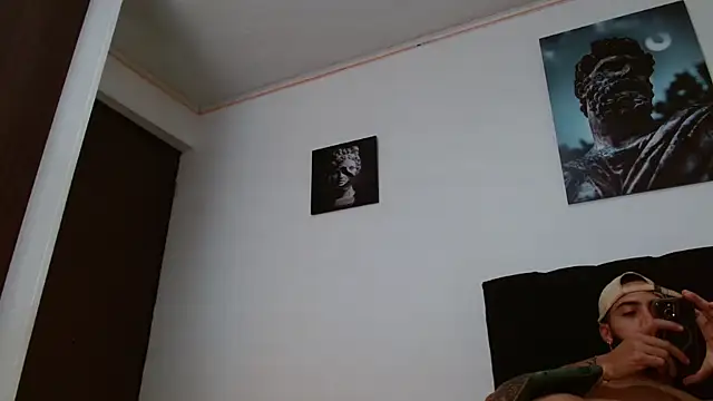 Snapshot of Hendry_ chatting on March 9, 2025, 1:04 am Hendry online show from March 9, 2025, 1:04 am