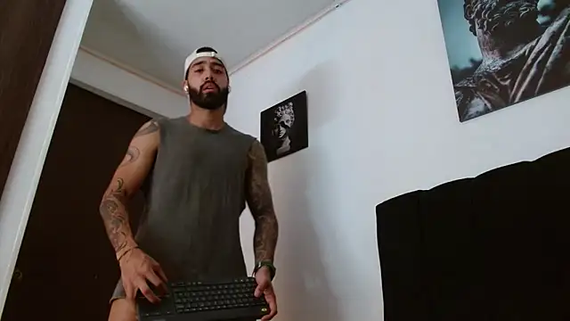 Snapshot of Hendry_ chatting on March 15, 2025, 12:36 am Hendry online show from March 15, 2025, 12:36 am