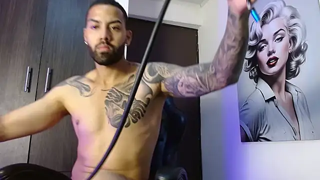 Snapshot of Hendry_ chatting on October 8, 2025, 3:26 am Hendry online show from October 8, 2025, 3:26 am