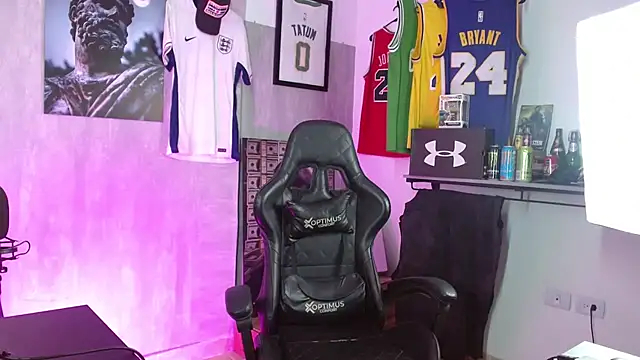 Snapshot of Hendry_ chatting on December 17, 2025, 5:57 am Hendry online show from December 17, 2025, 5:57 am