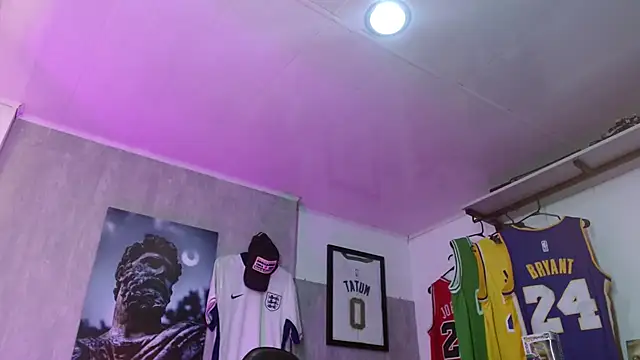 Snapshot of Hendry_ chatting on December 18, 2025, 3:56 am Hendry online show from December 18, 2025, 3:56 am