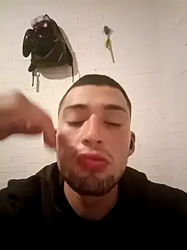 Suggarwhite18CM online show from December 17, 2025, 8:53 am