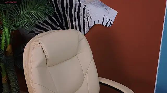 Snapshot of Alice__grace chatting on January 19, 2025, 5:18 pm Alice grace online show from January 19, 2025, 5:18 pm