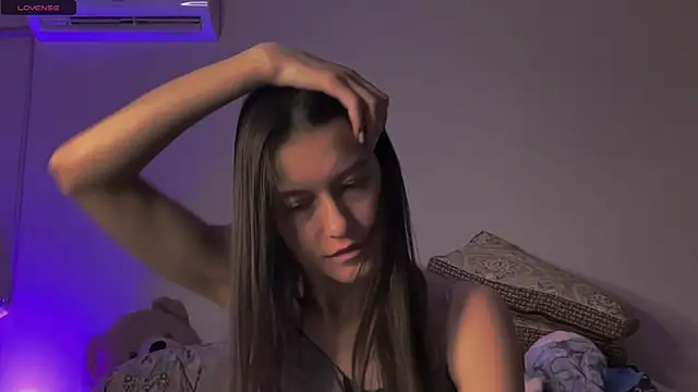 Snapshot of Alice__grace chatting on February 18, 2025, 3:32 pm Alice grace online show from February 18, 2025, 3:32 pm