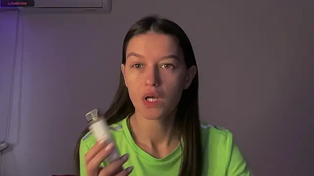 Snapshot of Alice__grace chatting on February 21, 2025, 2:38 pm Alice grace online show from February 21, 2025, 2:38 pm