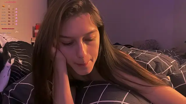 Snapshot of Alice__grace chatting on February 27, 2025, 3:59 pm Alice grace online show from February 27, 2025, 3:59 pm