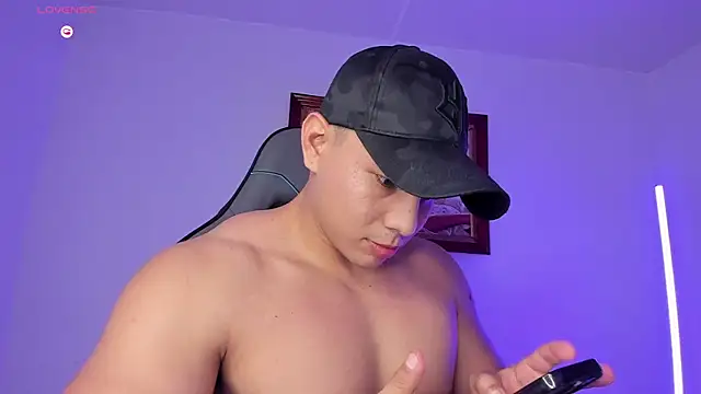 Snapshot of RoyConstance chatting on January 10, 2026, 4:36 am RoyConstance online show from January 10, 2026, 4:36 am