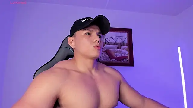 Snapshot of RoyConstance chatting on January 16, 2026, 3:43 am RoyConstance online show from January 16, 2026, 3:43 am