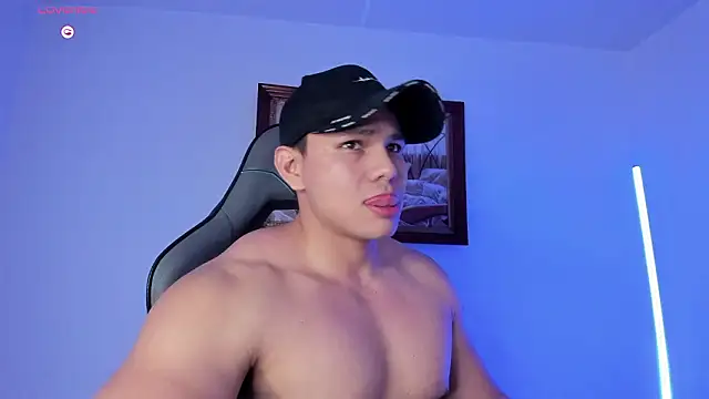 Snapshot of RoyConstance chatting on February 4, 2026, 3:23 am RoyConstance online show from February 4, 2026, 3:23 am