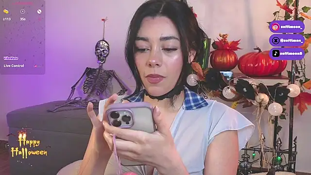 Snapshot of Soffimoon_ chatting on October 31, 2025, 1:39 am Soffimoon online show from October 31, 2025, 1:39 am