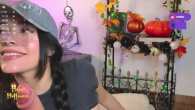 Snapshot of Soffimoon_ chatting on November 8, 2025, 1:39 am Soffimoon online show from November 8, 2025, 1:39 am