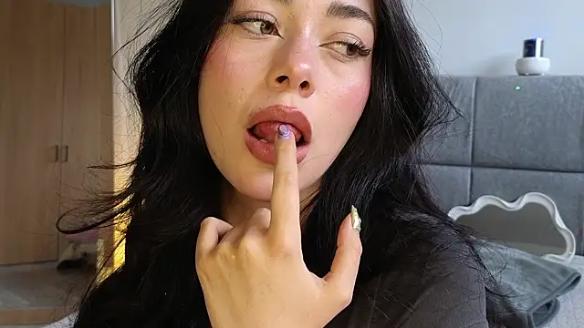 Snapshot of Soffimoon_ chatting on February 20, 2026, 9:37 pm Soffimoon online show from February 20, 2026, 9:37 pm