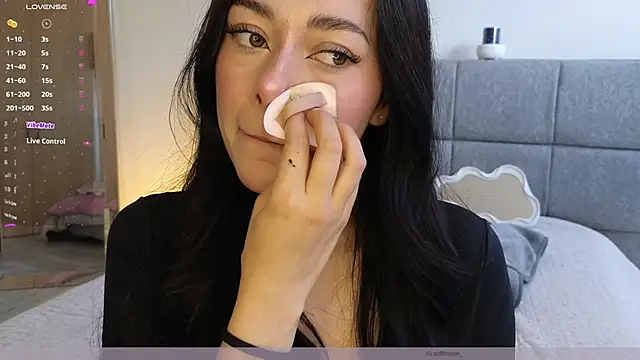 Snapshot of Soffimoon_ chatting on February 26, 2026, 7:24 pm Soffimoon online show from February 26, 2026, 7:24 pm