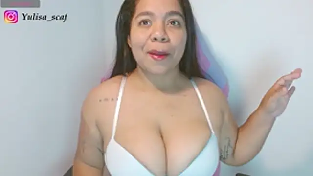 yulissa18 online show from June 15, 2026, 8:22 pm