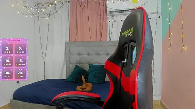 valentina 0  online show from February 4, 2025, 3:44 am