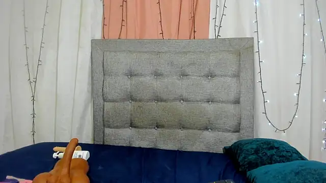 valentina 0  online show from February 11, 2025, 9:31 am