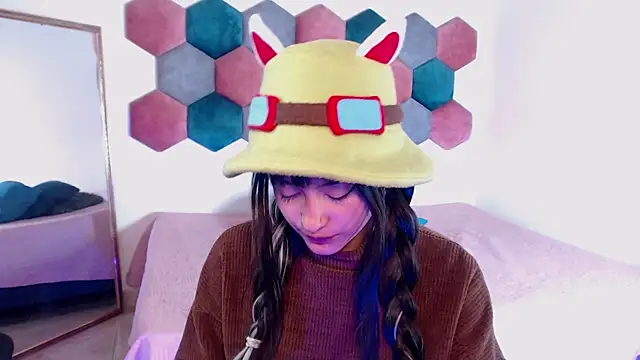 liz-beths online show from February 19, 2025, 1:39 pm