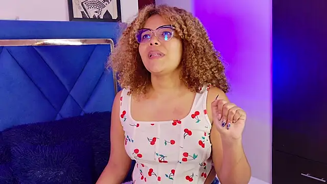 NiaColusi online show from February 13, 2026, 2:46 pm