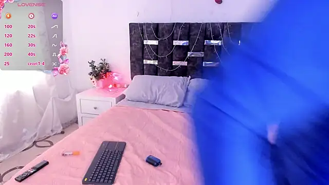 Snapshot of sharonmiller_2_ chatting on December 30, 2024, 7:32 pm sharonmiller 2 online show from December 30, 2024, 7:32 pm