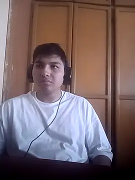 Snapshot of LoganFinds chatting on December 22, 2025, 7:44 pm LoganFinds online show from December 22, 2025, 7:44 pm