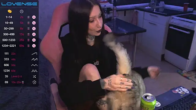 yngmilf online show from November 28, 2025, 8:55 pm