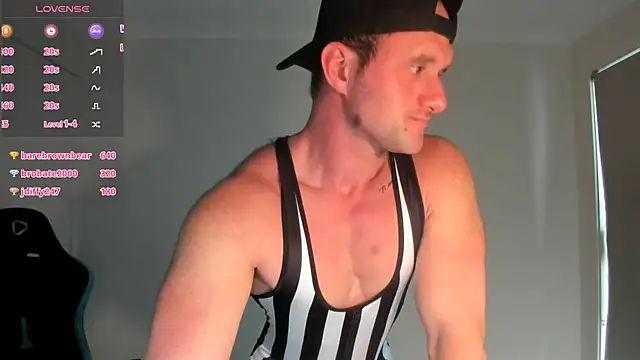 Snapshot of _DownUnderFit_ chatting on November 19, 2025, 8:53 pm DownUnderFit online show from November 19, 2025, 8:53 pm