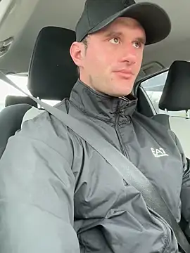 Snapshot of _DownUnderFit_ chatting on November 22, 2025, 11:37 pm DownUnderFit online show from November 22, 2025, 11:37 pm