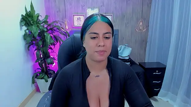 Xisu  online show from December 12, 2024, 3:43 am