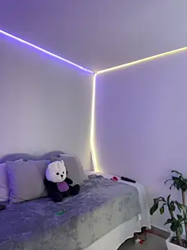 AmmyCollinsW online show from April 8, 2026, 9:26 pm