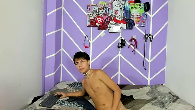 Snapshot of Fresahot2005 chatting on December 10, 2024, 11:08 pm Fresahot2005 online show from December 10, 2024, 11:08 pm