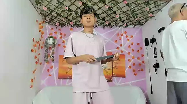 Snapshot of Fresahot2005 chatting on March 9, 2025, 12:00 am Fresahot2005 online show from March 9, 2025, 12:00 am