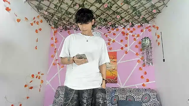 Snapshot of Fresahot2005 chatting on December 18, 2025, 2:01 pm Fresahot2005 online show from December 18, 2025, 2:01 pm