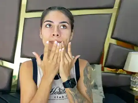 Snapshot of NicoleEsposito chatting on October 16, 2025, 1:01 pm NicoleEsposito online show from October 16, 2025, 1:01 pm