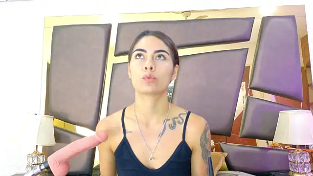 Snapshot of NicoleEsposito chatting on October 22, 2025, 1:00 pm NicoleEsposito online show from October 22, 2025, 1:00 pm