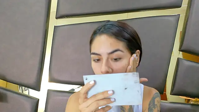 Snapshot of NicoleEsposito chatting on October 24, 2025, 1:40 pm NicoleEsposito online show from October 24, 2025, 1:40 pm