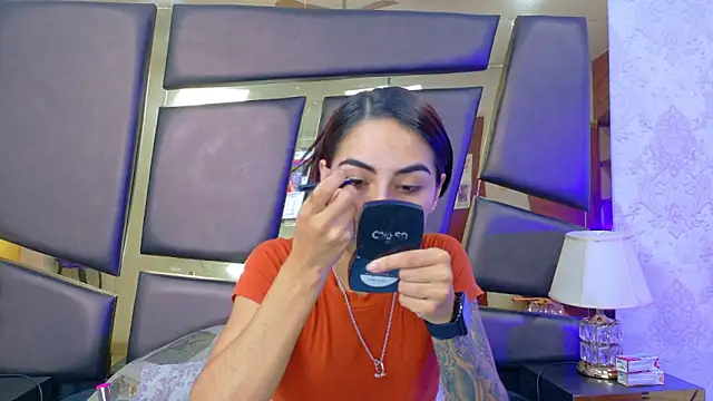 Snapshot of NicoleEsposito chatting on November 5, 2025, 1:11 pm NicoleEsposito online show from November 5, 2025, 1:11 pm