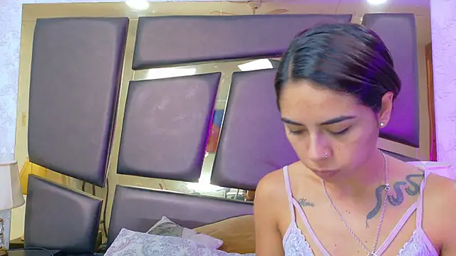 Snapshot of NicoleEsposito chatting on November 6, 2025, 12:50 pm NicoleEsposito online show from November 6, 2025, 12:50 pm