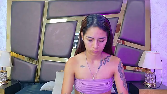 Snapshot of NicoleEsposito chatting on November 10, 2025, 1:10 pm NicoleEsposito online show from November 10, 2025, 1:10 pm