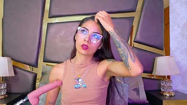 Snapshot of NicoleEsposito chatting on November 25, 2025, 2:11 am NicoleEsposito online show from November 25, 2025, 2:11 am