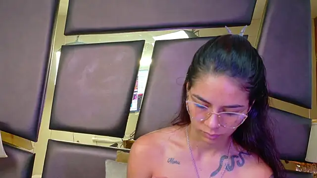 Snapshot of NicoleEsposito chatting on November 27, 2025, 1:02 pm NicoleEsposito online show from November 27, 2025, 1:02 pm