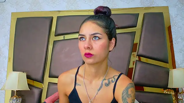 Snapshot of NicoleEsposito chatting on November 28, 2025, 1:25 pm NicoleEsposito online show from November 28, 2025, 1:25 pm