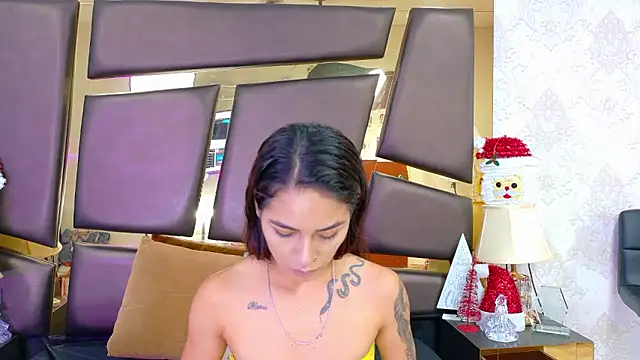 Snapshot of NicoleEsposito chatting on January 5, 2026, 11:30 pm NicoleEsposito online show from January 5, 2026, 11:30 pm