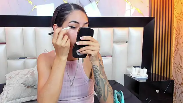 Snapshot of NicoleEsposito chatting on January 15, 2026, 1:05 pm NicoleEsposito online show from January 15, 2026, 1:05 pm