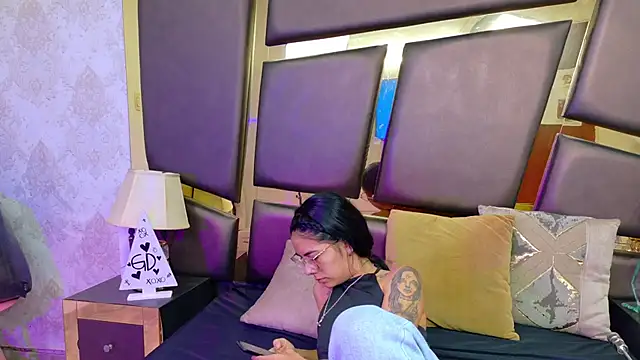 Snapshot of NicoleEsposito chatting on February 18, 2026, 12:45 pm NicoleEsposito online show from February 18, 2026, 12:45 pm