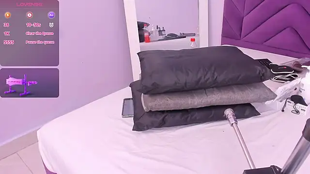 Maddyjohnsonn online show from December 24, 2024, 4:55 am