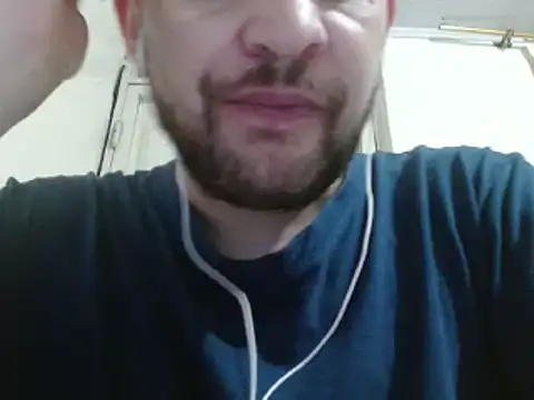 camiloking1720 online show from December 13, 2024, 2:43 am