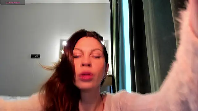 Selena Rase online show from January 18, 2026, 5:11 am