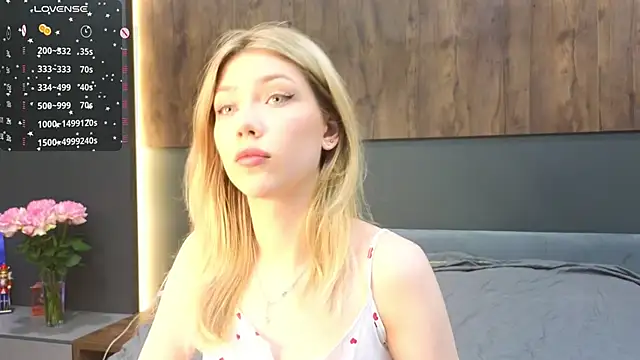 Snapshot of Rainaslater chatting on February 19, 2025, 7:38 pm Rainaslater online show from February 19, 2025, 7:38 pm